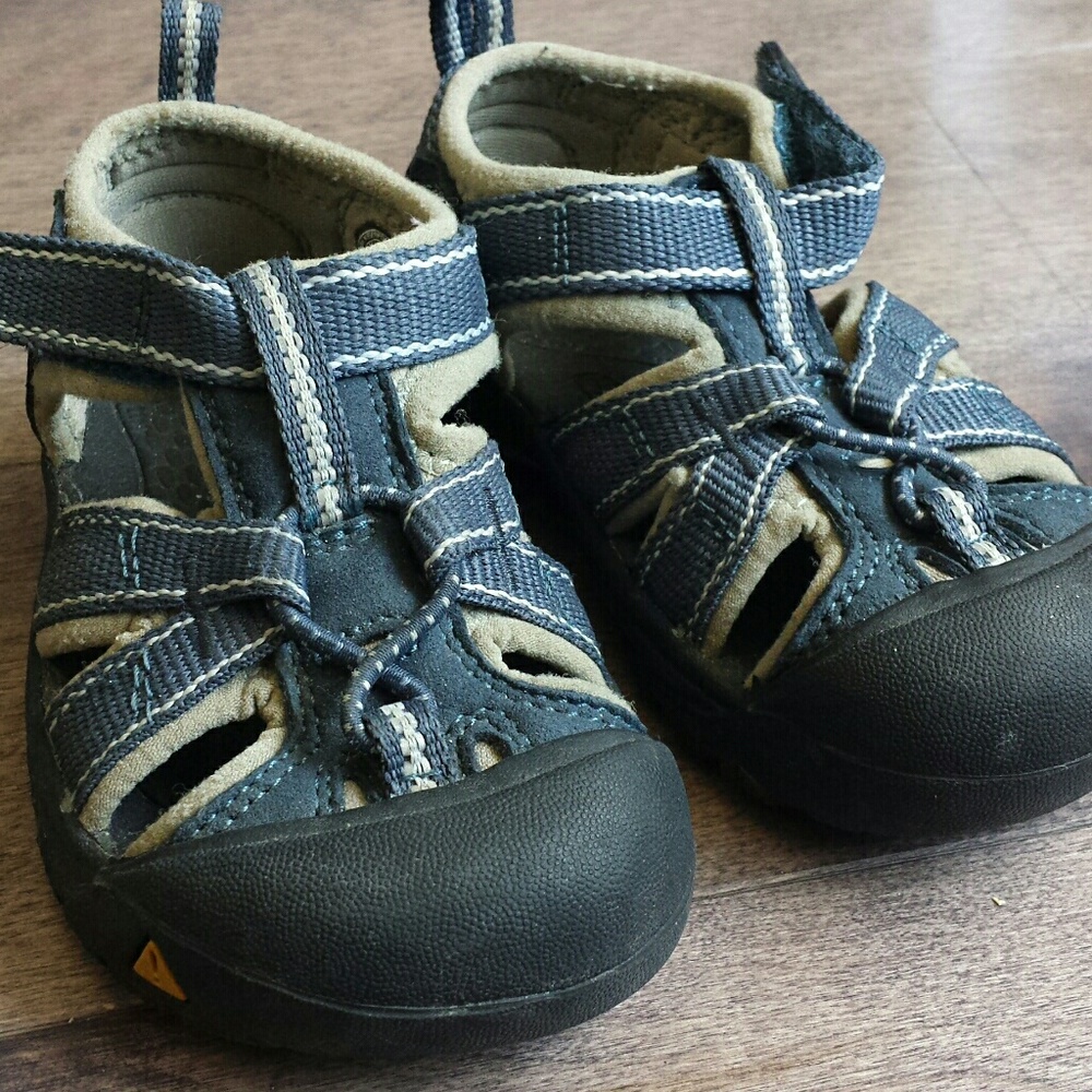 Size 6 Keen toddler sandals